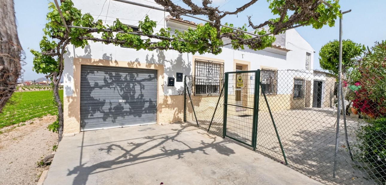 Herverkoop - Country Property -
Orihuela - Desamparados-Hurchillo-Torremendo