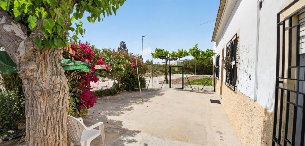 Herverkoop - Country Property -
Orihuela - Desamparados-Hurchillo-Torremendo