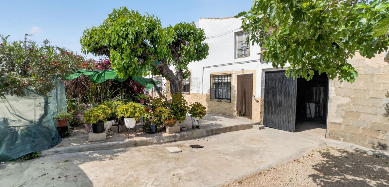 Herverkoop - Country Property -
Orihuela - Desamparados-Hurchillo-Torremendo
