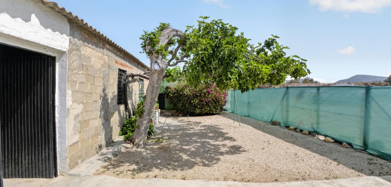 Herverkoop - Country Property -
Orihuela - Desamparados-Hurchillo-Torremendo