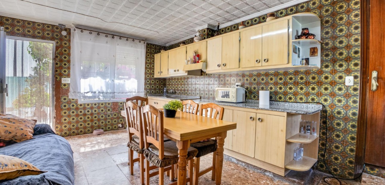 Herverkoop - Country Property -
Orihuela - Desamparados-Hurchillo-Torremendo