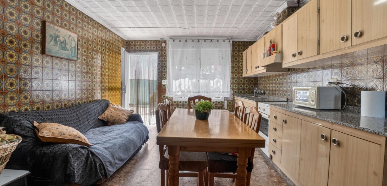 Herverkoop - Country Property -
Orihuela - Desamparados-Hurchillo-Torremendo