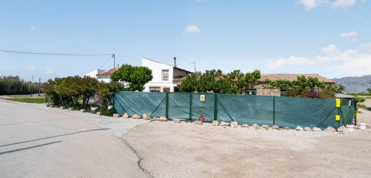 Herverkoop - Country Property -
Orihuela - Desamparados-Hurchillo-Torremendo