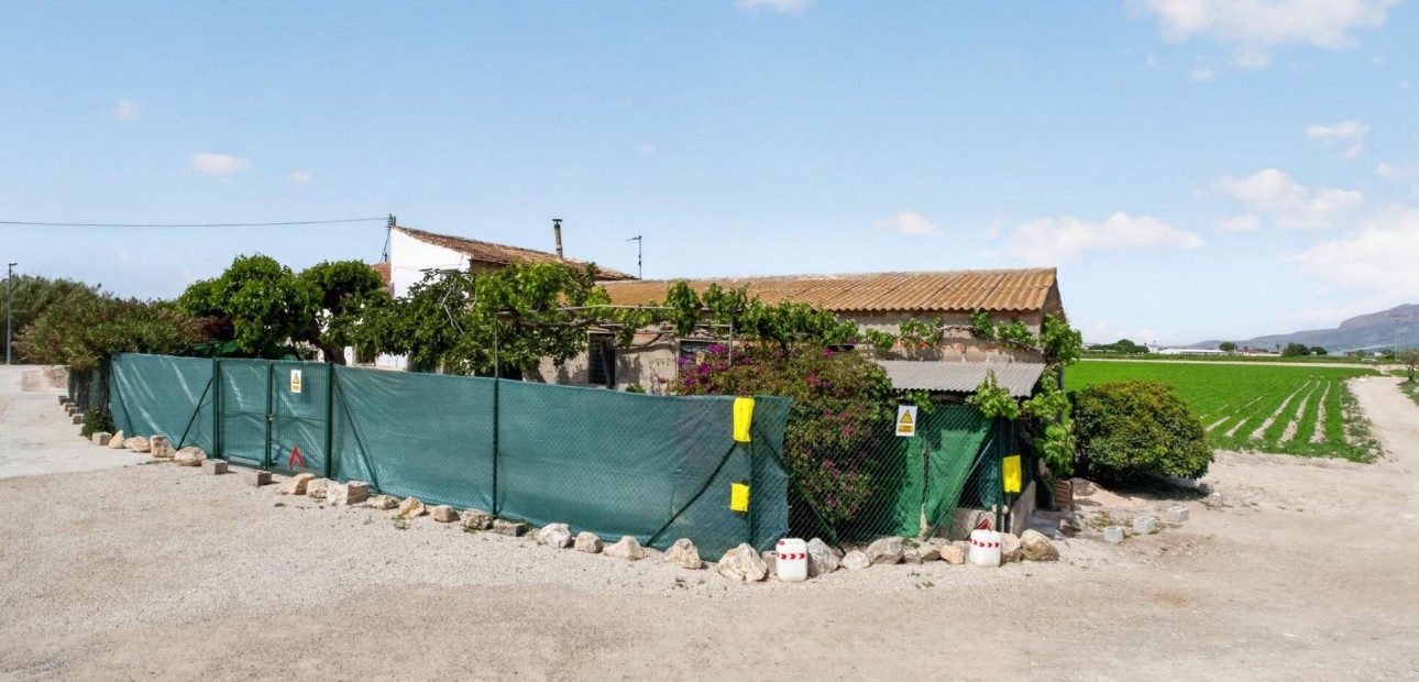 Herverkoop - Country Property -
Orihuela - Desamparados-Hurchillo-Torremendo