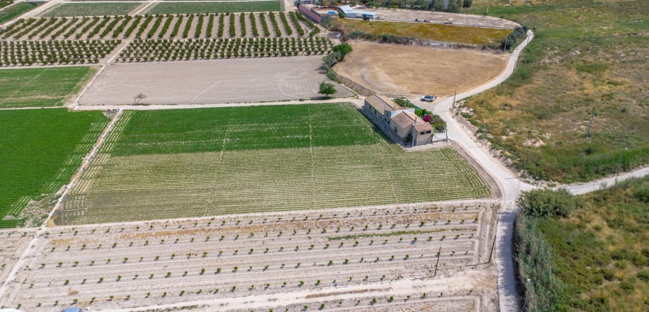 Herverkoop - Country Property -
Orihuela - Desamparados-Hurchillo-Torremendo