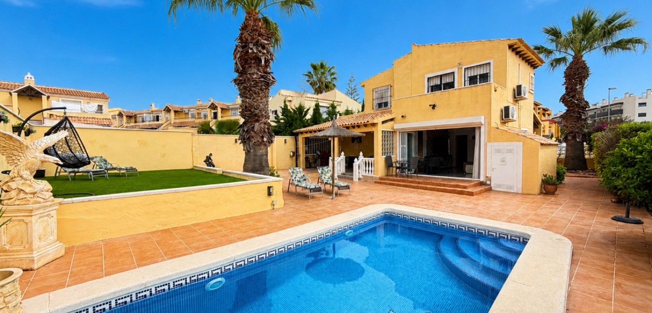 Venta - Detached Villa -
Orihuela Costa - Villamartin