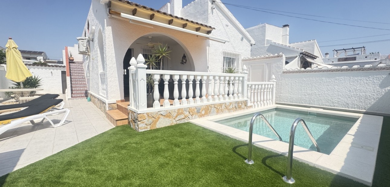 Herverkoop - Detached Villa -
Orihuela Costa - Villamartin