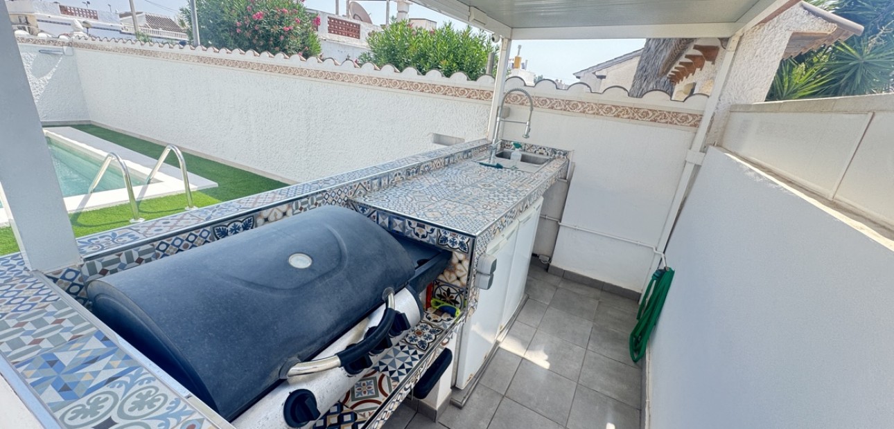 Herverkoop - Detached Villa -
Orihuela Costa - Villamartin