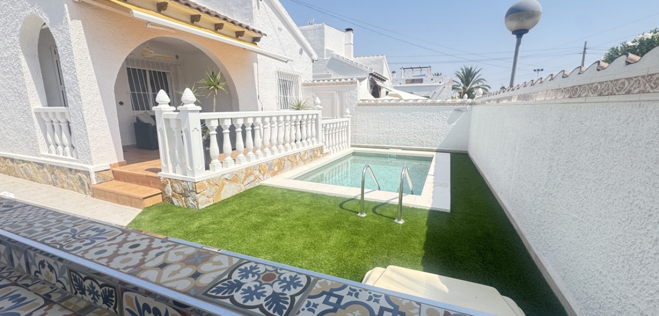 Herverkoop - Detached Villa -
Orihuela Costa - Villamartin
