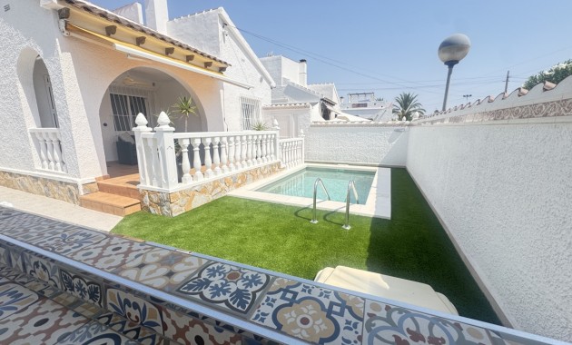 Herverkoop - Detached Villa -
Orihuela Costa - Villamartin