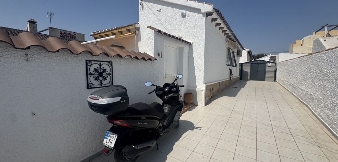 Herverkoop - Detached Villa -
Orihuela Costa - Villamartin