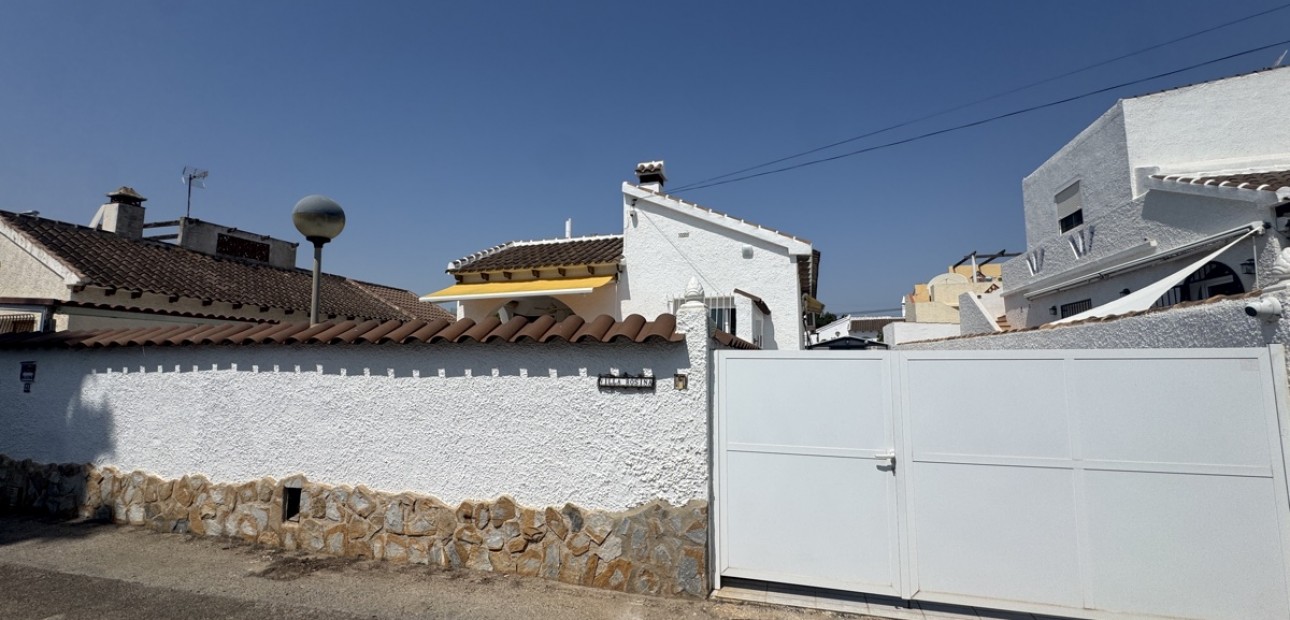 Herverkoop - Detached Villa -
Orihuela Costa - Villamartin