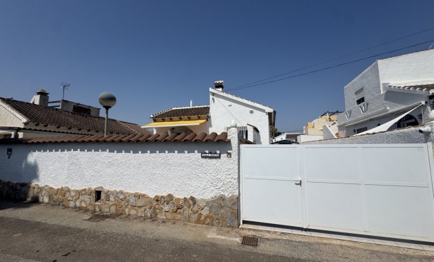 Herverkoop - Detached Villa -
Orihuela Costa - Villamartin