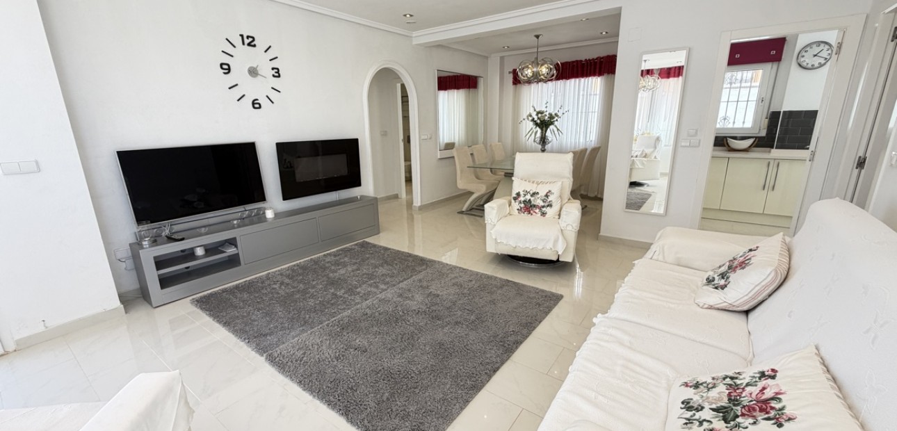 Venta - Detached Villa -
San Miguel de Salinas - Lake View Mansions