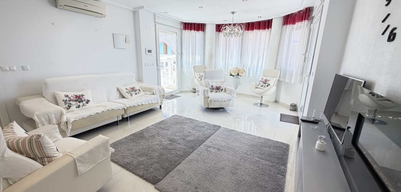 Venta - Detached Villa -
San Miguel de Salinas - Lake View Mansions