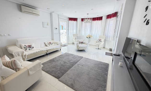 Venta - Detached Villa -
San Miguel de Salinas - Lake View Mansions