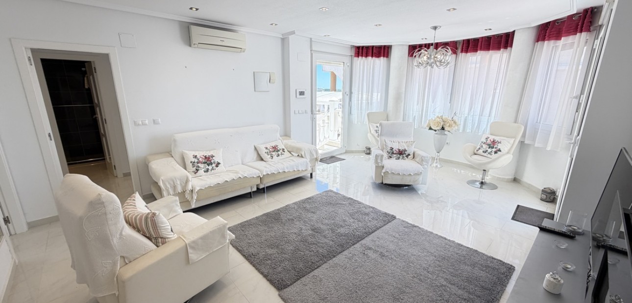 Venta - Detached Villa -
San Miguel de Salinas - Lake View Mansions