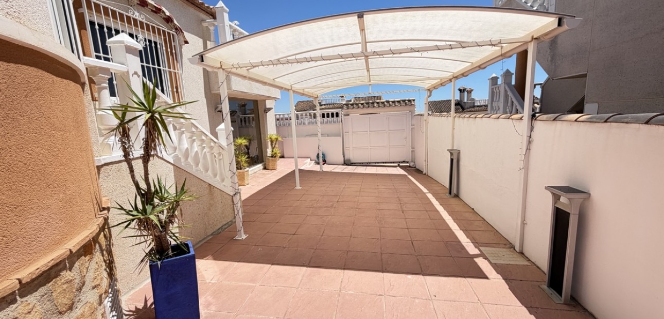 Venta - Detached Villa -
San Miguel de Salinas - Lake View Mansions
