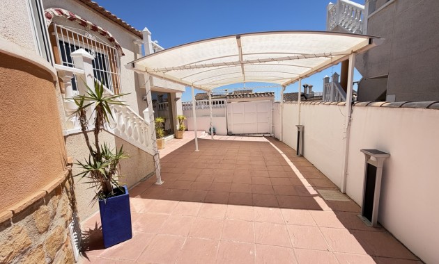 Venta - Detached Villa -
San Miguel de Salinas - Lake View Mansions