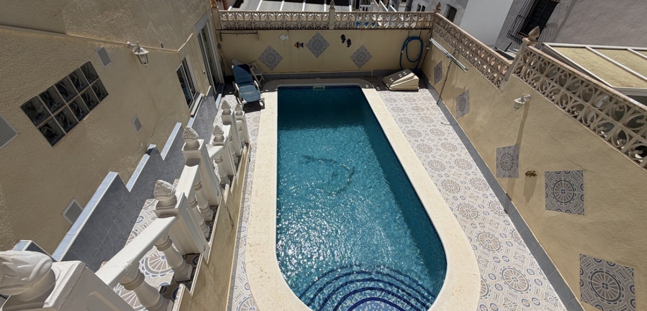 Herverkoop - Herenhuis -
San Miguel de Salinas - San Miguel - Town