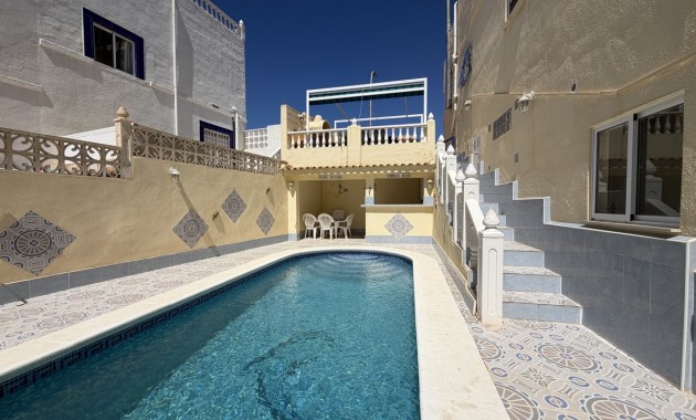 Herverkoop - Herenhuis -
San Miguel de Salinas - San Miguel - Town