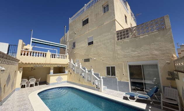Herverkoop - Herenhuis -
San Miguel de Salinas - San Miguel - Town