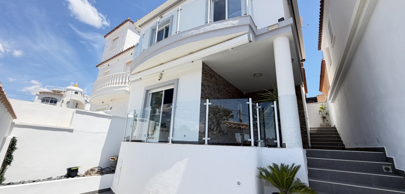 Herverkoop - Detached Villa -
Orihuela Costa - Villamartin