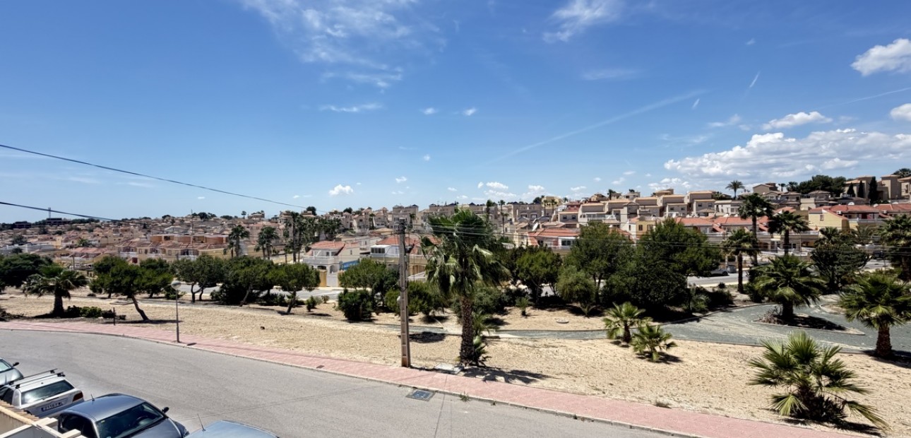 Herverkoop - Detached Villa -
Orihuela Costa - Villamartin