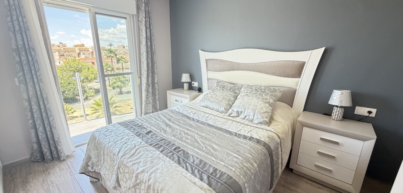 Herverkoop - Detached Villa -
Orihuela Costa - Villamartin