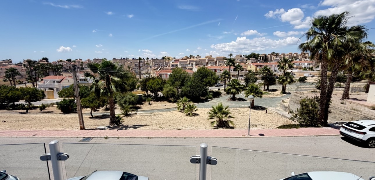 Herverkoop - Detached Villa -
Orihuela Costa - Villamartin