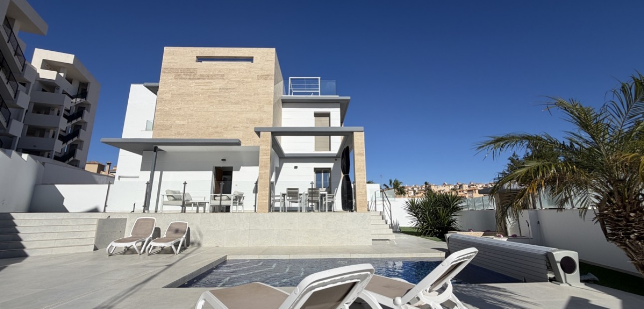 Herverkoop - Detached Villa -
Orihuela Costa - Villamartin