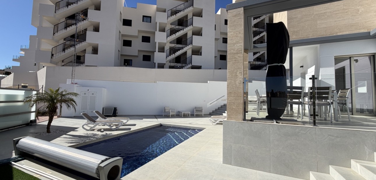 Herverkoop - Detached Villa -
Orihuela Costa - Villamartin