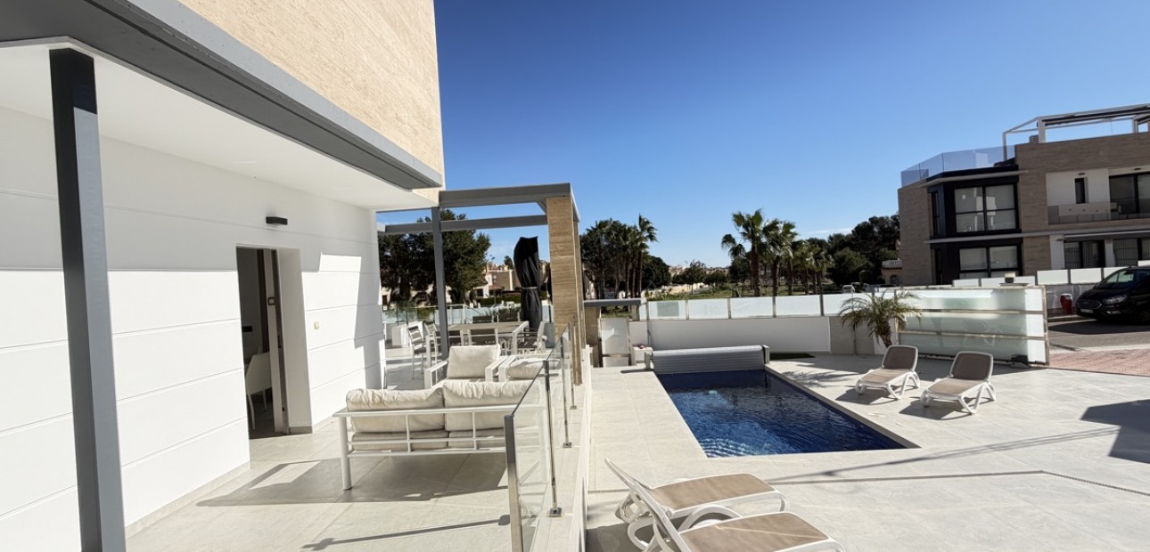 Herverkoop - Detached Villa -
Orihuela Costa - Villamartin