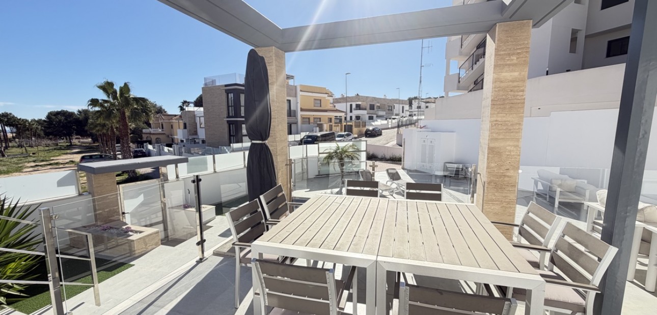 Herverkoop - Detached Villa -
Orihuela Costa - Villamartin
