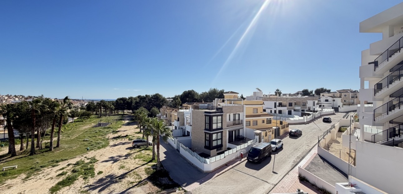 Herverkoop - Detached Villa -
Orihuela Costa - Villamartin