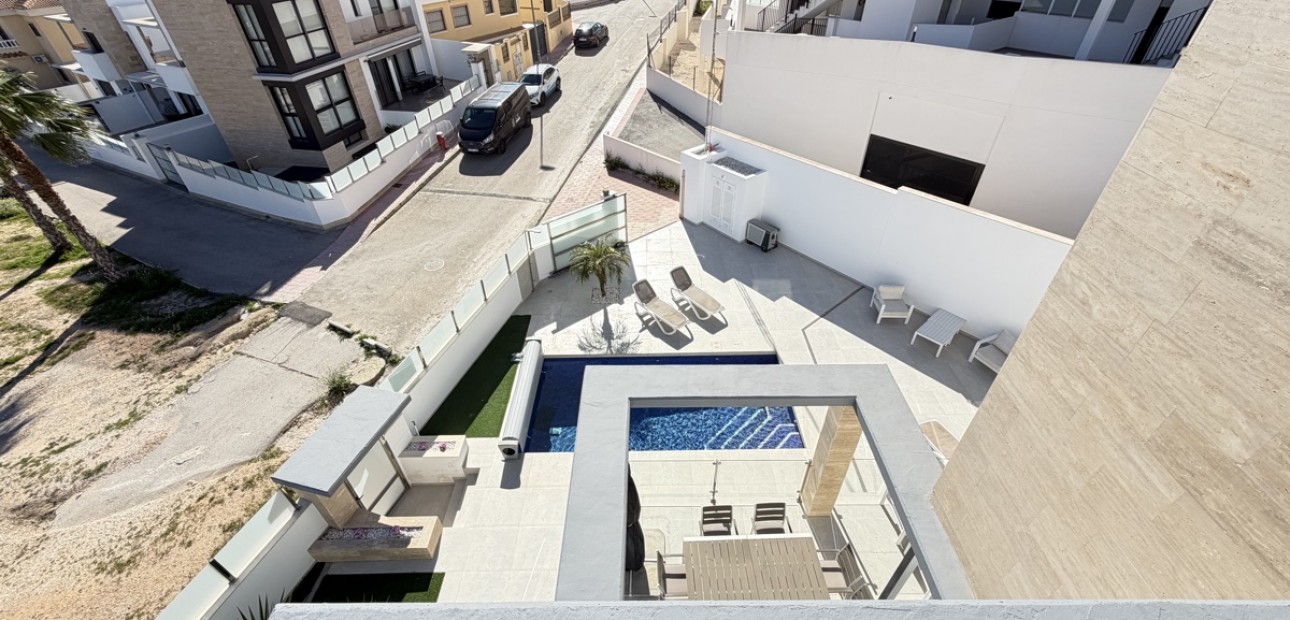 Herverkoop - Detached Villa -
Orihuela Costa - Villamartin