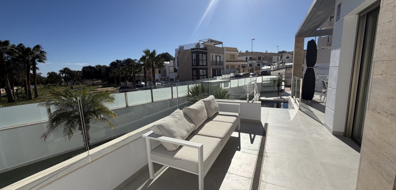 Herverkoop - Detached Villa -
Orihuela Costa - Villamartin