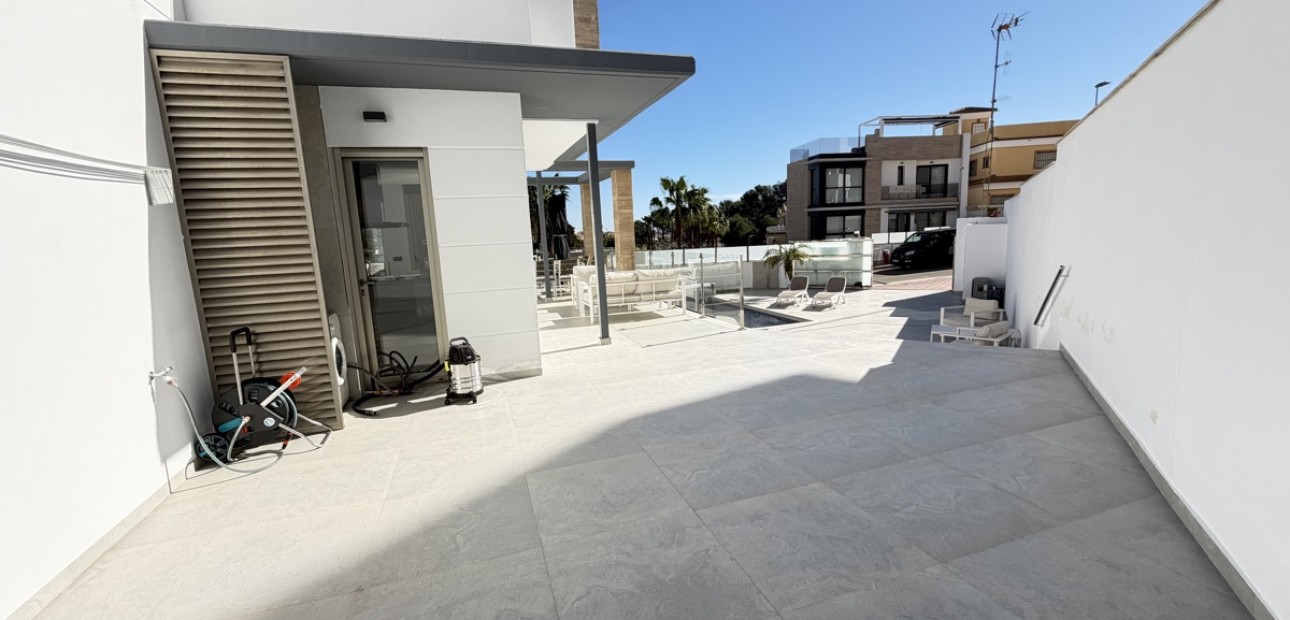 Herverkoop - Detached Villa -
Orihuela Costa - Villamartin