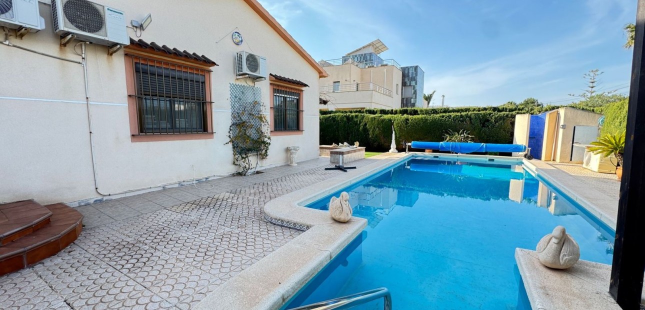 Herverkoop - Detached Villa -
Orihuela Costa - Cabo Roig
