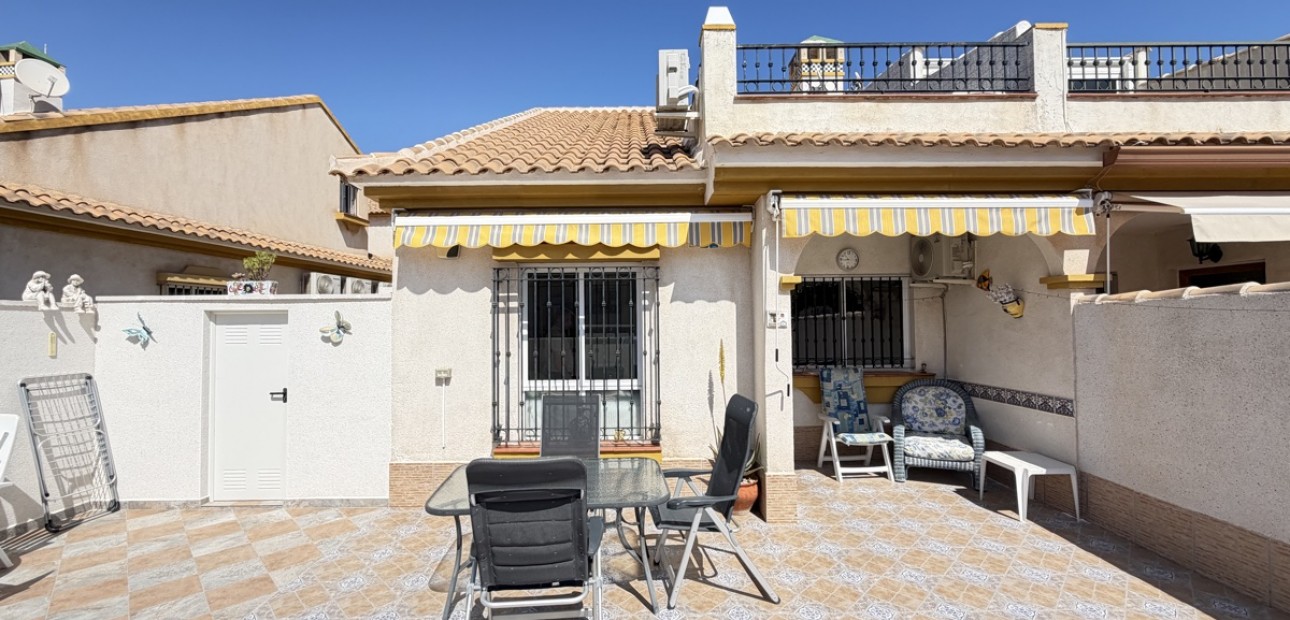 Sale - Bungalow -
Orihuela Costa - La Zenia