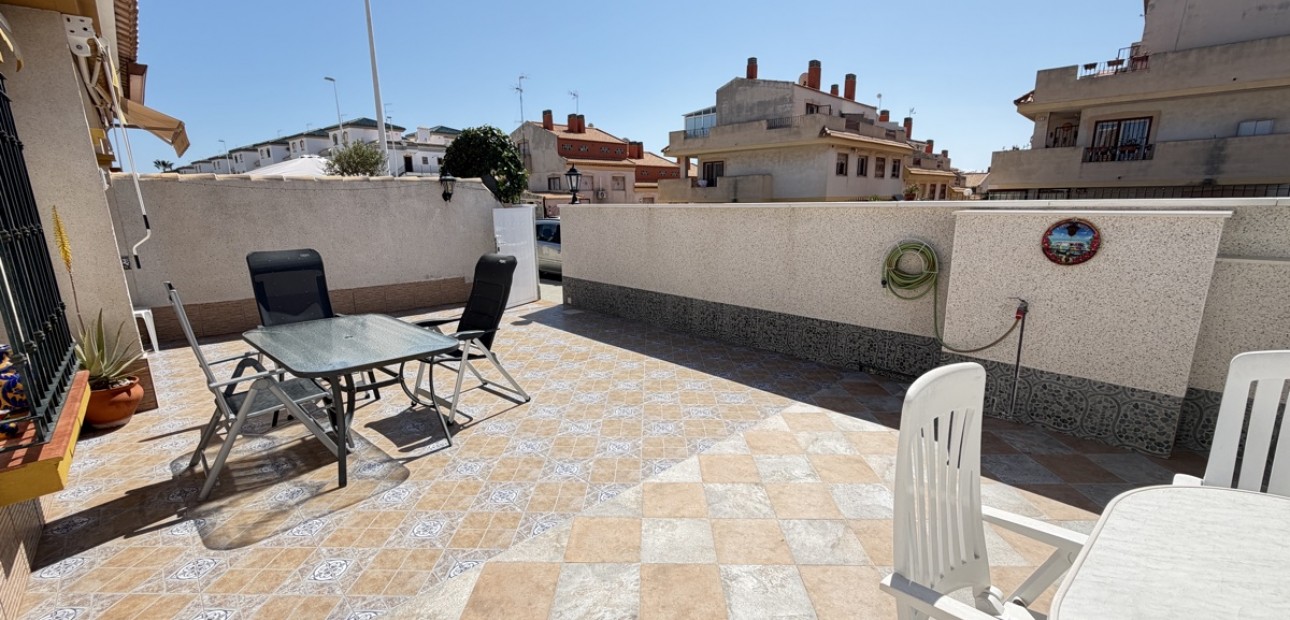 Sale - Bungalow -
Orihuela Costa - La Zenia