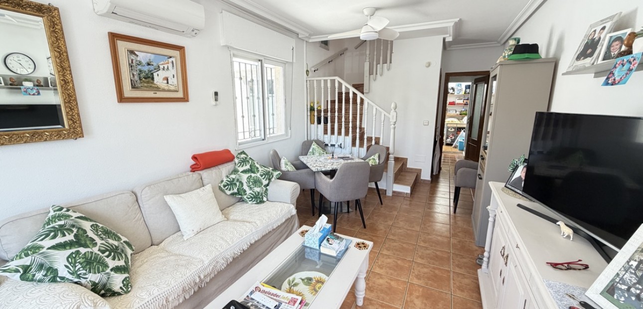 Sale - Bungalow -
Orihuela Costa - La Zenia