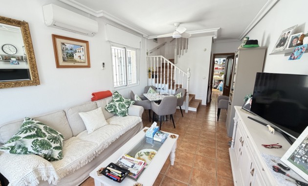Sale - Bungalow -
Orihuela Costa - La Zenia