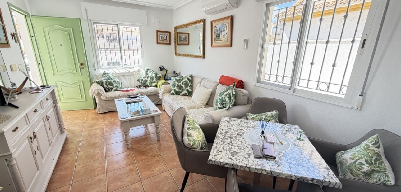 Sale - Bungalow -
Orihuela Costa - La Zenia