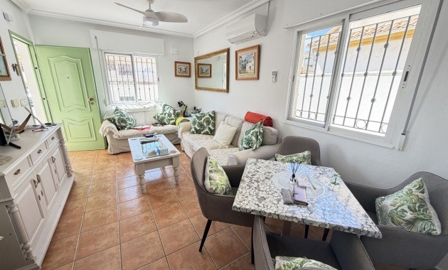 Sale - Bungalow -
Orihuela Costa - La Zenia