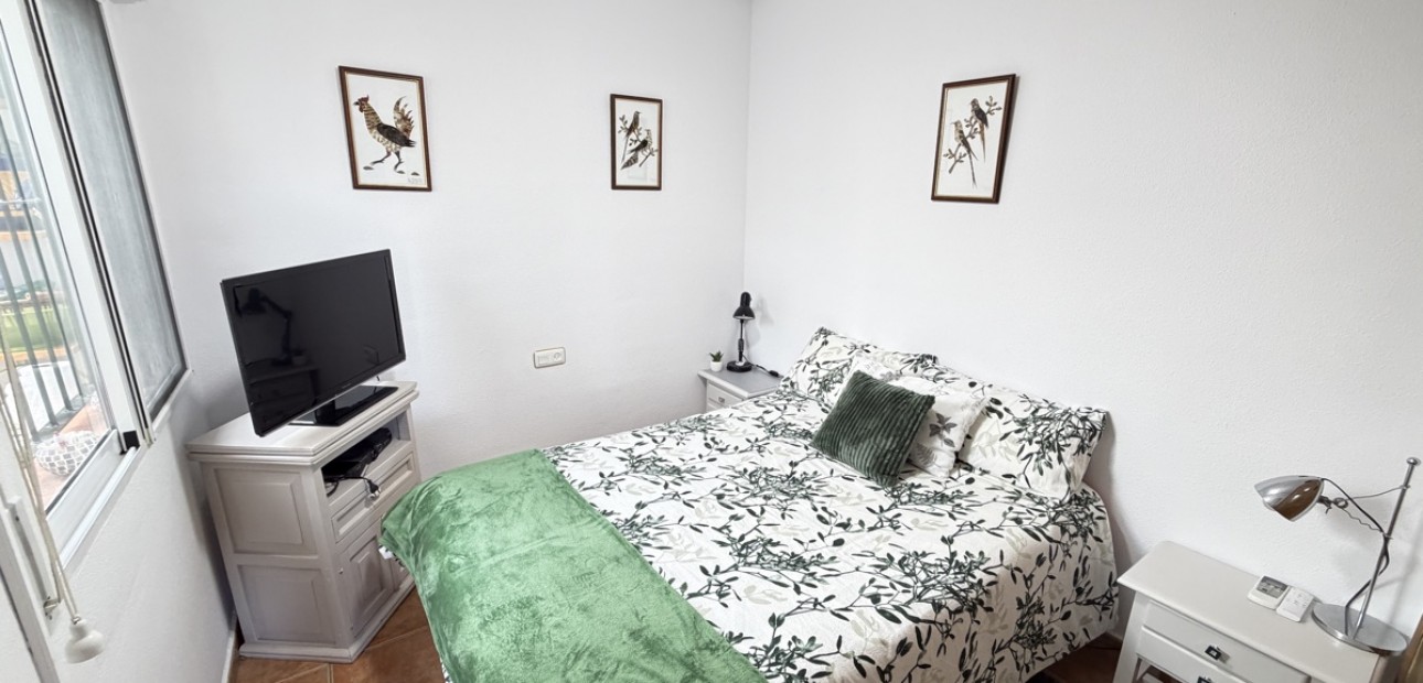 Sale - Bungalow -
Orihuela Costa - La Zenia