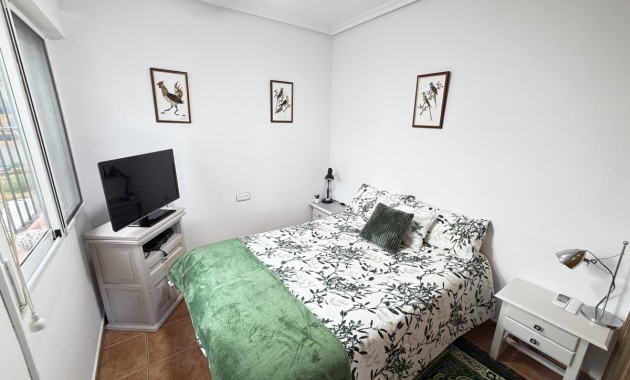 Sale - Bungalow -
Orihuela Costa - La Zenia