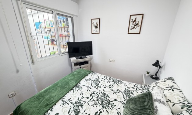 Sale - Bungalow -
Orihuela Costa - La Zenia