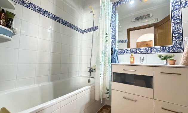 Sale - Bungalow -
Orihuela Costa - La Zenia