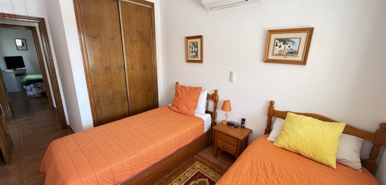 Sale - Bungalow -
Orihuela Costa - La Zenia